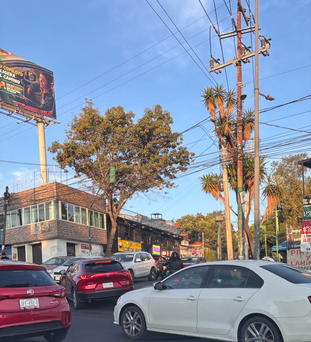 ichiric's tweet photo. @UCS_GCDMX @telediario @PabloVazC @889Noticias @TlalpanAl @TransitoCdMx @SSC_CDMX @OVIALCDMX @Gabyosoriohdz  @adn40 @Reforma Picacho-Ajusco en Tlalpan el tránsito imposible, desde tizimin hasta sinanche y ninguna autoridad hace nada, en sentido contrario. Y hoy no hay clases!! https://t.co/XVRfu20G0t