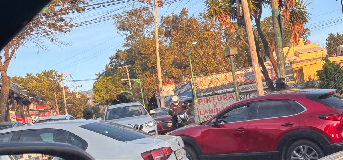 ichiric's tweet photo. @UCS_GCDMX @telediario @PabloVazC @889Noticias @TlalpanAl @TransitoCdMx @SSC_CDMX @OVIALCDMX @Gabyosoriohdz  @adn40 @Reforma Picacho-Ajusco en Tlalpan el tránsito imposible, desde tizimin hasta sinanche y ninguna autoridad hace nada, en sentido contrario. Y hoy no hay clases!! https://t.co/XVRfu20G0t