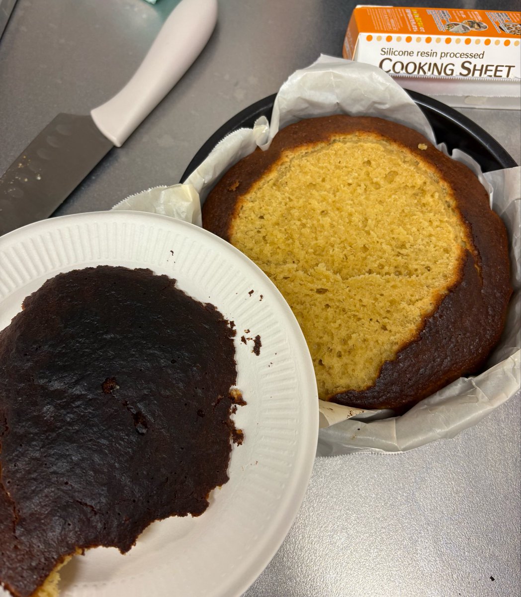 cofeje_1stLP's tweet photo. 焦げさえ美味しいバナナパウンドケーキ！お裾分けするべき量だと思いつつ、自分の(おなかの)キャパなら食べれちゃう… https://t.co/RIy6CmVRl6