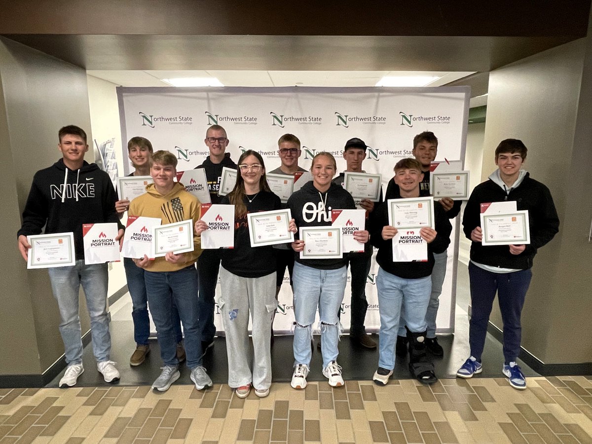 ConnectWithAMC's tweet photo. Congrats to these @PettisvilleSD juniors &amp; seniors who recently completed Wildfire Leadership training! These students are part of our pre-apprenticeship program, which is designed to help students gain skills &amp; prep for manufacturing careers while they are still in high school. https://t.co/oahoQGPgOS