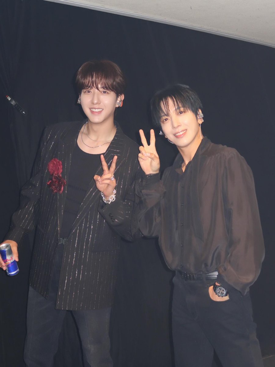 nayntmjm's tweet photo. 十数年ぶりにCNBLUEに会いに行ってきた!!!💙リリースされるたびに曲は全部聴いてたし心盗夜が1位とったの知ってすご😳‼️ともなってたけどとにかく今回のアルバムがほんまに全曲好きすぎて絶対LIVE行きたかったの‼️‼️無事にチケ取れて神戸2日目入りました🤟いろんな感情が入り混じって胸がいっぱいで、 https://t.co/8gGwoAyuqm