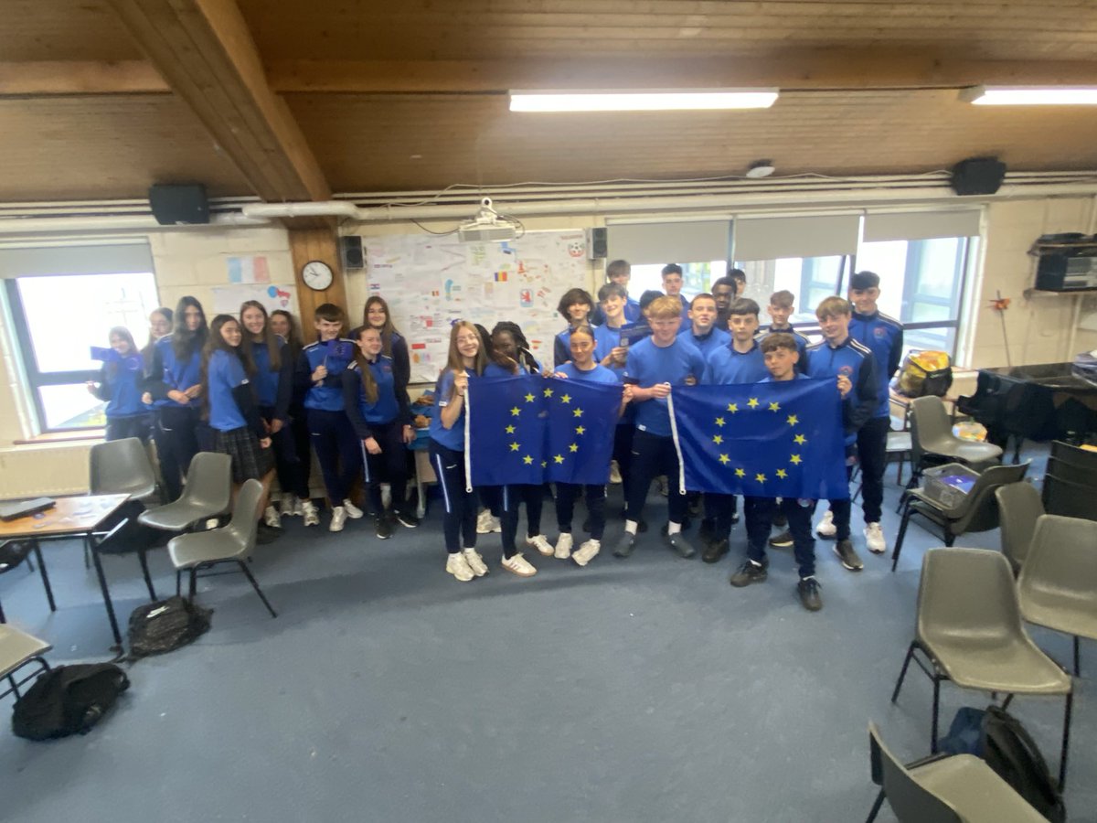 Pres_Carlow's tweet photo. 🇪🇺 🥐🥨Finishing off the year celebrating #EuropeDay in @Pres_Carlow. Our students who have completed the #EPAS programme are looking forward to being awarded their certificates. Today there was a celebratory breakfast. 🇪🇺@EPinIreland #AmbassadorSchools #EPASIreland @CeistTrust https://t.co/hJssCekFiW