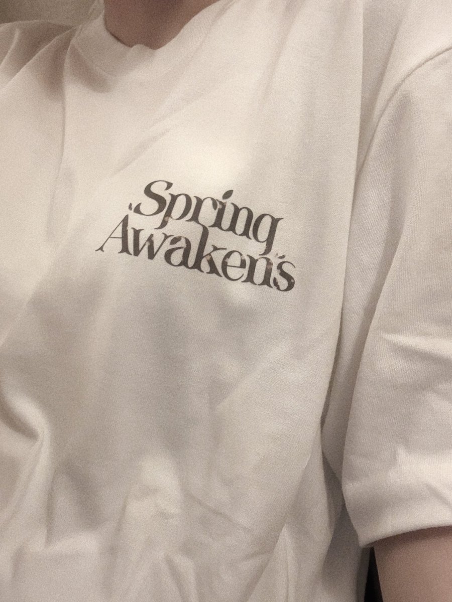 S__hiho42's tweet photo. -ˏˋ さらにお知らせ！ ´ˎ-

5/15（金） 21:00〜
下記商品の販売がスタートします🛒⸝⋆
🔗 https://t.co/rwIk5xlxZc

✧ 1st Album「Cry for the Moon」通常盤
✧ LIVE"Spring Awakens" Tシャツ

CDでも手に取ってもら��たいですし、
Tシャツは春夏にぴったりなデザインなのでぜひ🐏🌙 https://t.co/26BhFVNtuZ
