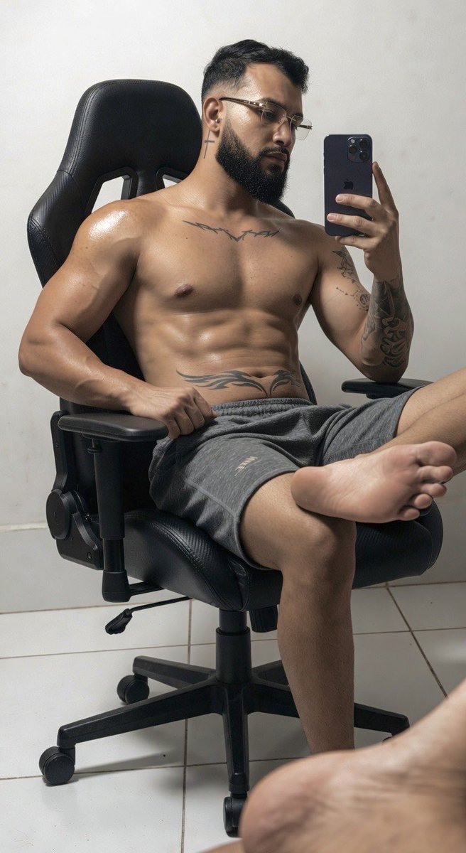 ljuniorl_'s tweet photo. Será onde você se renderá 🦶🏻💪🏻
#dommaster #findom #cashmaster https://t.co/8asziZuZNO