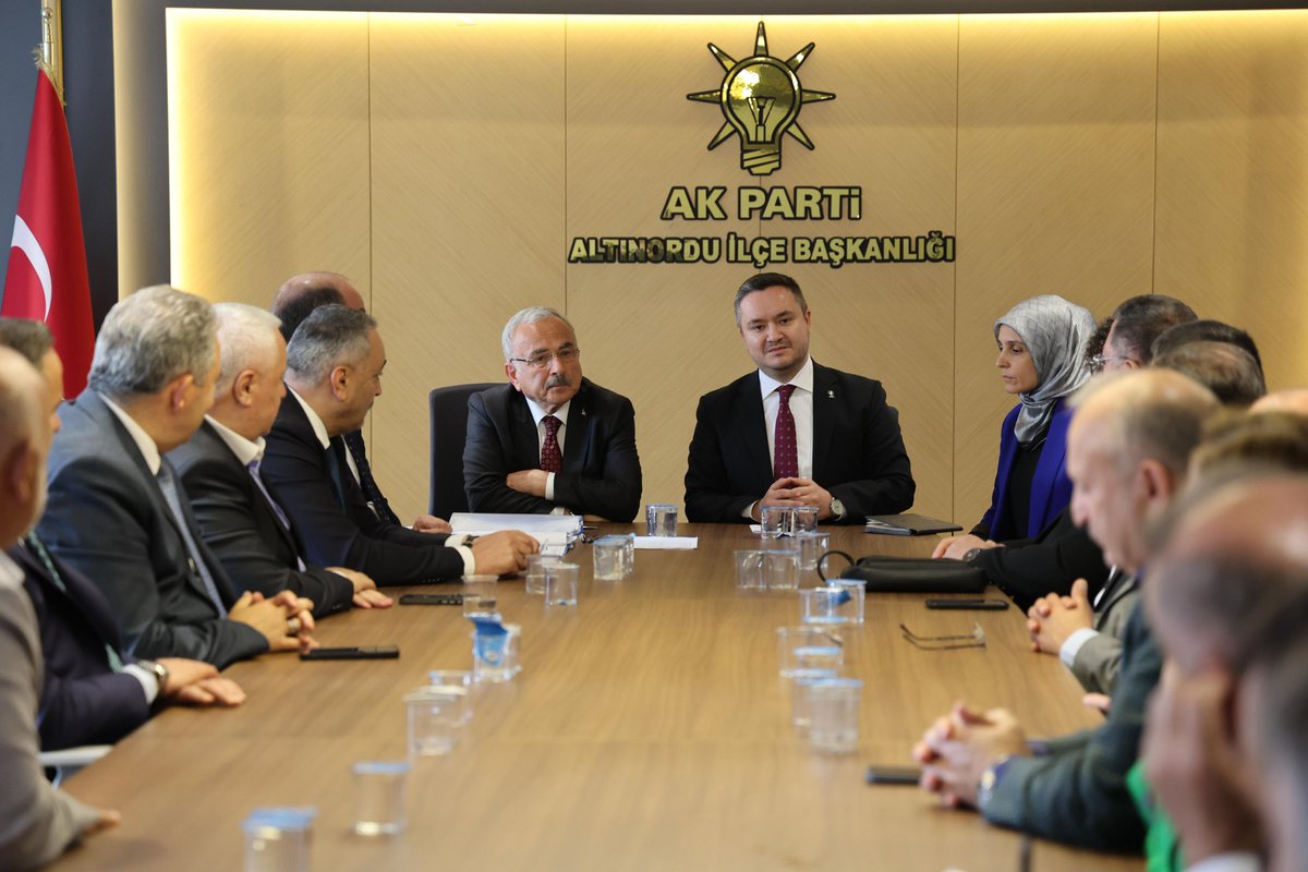 ozdemirsamet's tweet photo. Ordu Büyükşehir Belediye Meclisi Mayıs Ayı Olağan Toplantısı öncesinde, partimizin grup toplantısını Ordu Büyükşehir Belediye Başkanımız Sayın Dr. Mehmet Hilmi Güler, belediye başkanlarımız ve Büyükşehir Meclis üyelerimizin katılımıyla gerçekleştirdik.

Toplantımızda alınan kararların Ordu’muza hayırlı olmasını diliyorum.