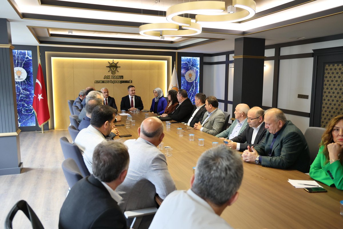 ozdemirsamet's tweet photo. Ordu Büyükşehir Belediye Meclisi Mayıs Ayı Olağan Toplantısı öncesinde, partimizin grup toplantısını Ordu Büyükşehir Belediye Başkanımız Sayın Dr. Mehmet Hilmi Güler, belediye başkanlarımız ve Büyükşehir Meclis üyelerimizin katılımıyla gerçekleştirdik.

Toplantımızda alınan kararların Ordu’muza hayırlı olmasını diliyorum.