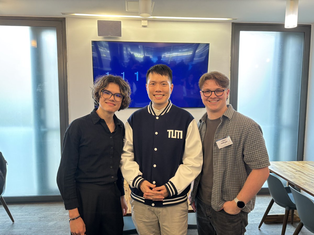 chemFunMan's tweet photo. First time attending #MICER terrific experience with my students @SenpaiLearn ! Credits to the organisers @imperialcollege @impchemistry 🇬🇧😎never miss the chance to grab a picture with @graulichCER 🇩🇪 and M Seery 🇮🇪 https://t.co/qyC1681Rig