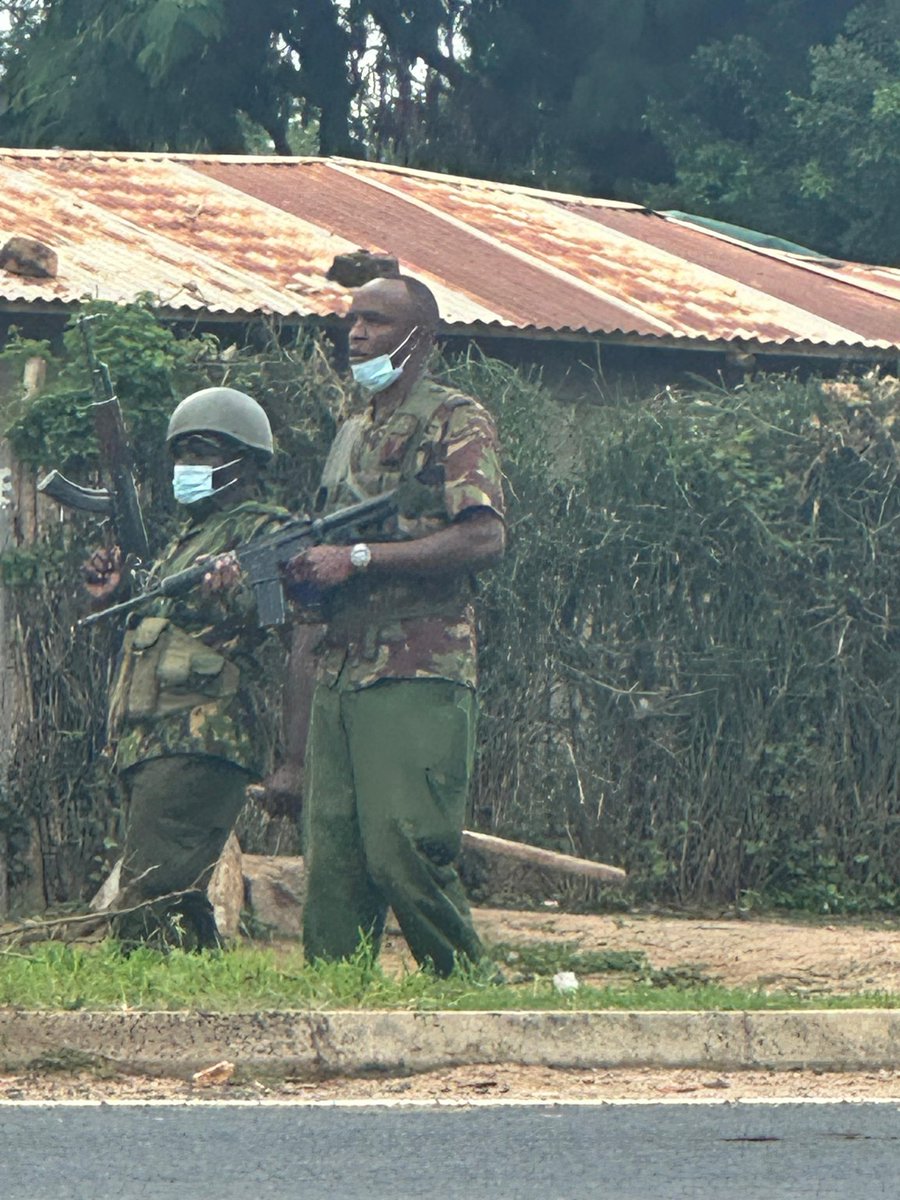 JohnAbdub's tweet photo. Police captured in camera have shot a protester using live bullets in Moyale, Marsabit County.  @IPOA_KE @citizentvkenya @WilliamsRuto @kipmurkomen @HakiAfrica @AIUSA_Kenya @C_NyaKundiH https://t.co/cNVOAggxxt