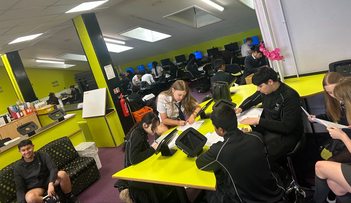 MrJackLiamSmith's tweet photo. Another Thursday morning, another packed out library @willowshigh full of our Y10s supporting our Y9s with their reading. Great to see 📚 📚 https://t.co/bMSVB6u3Q4
