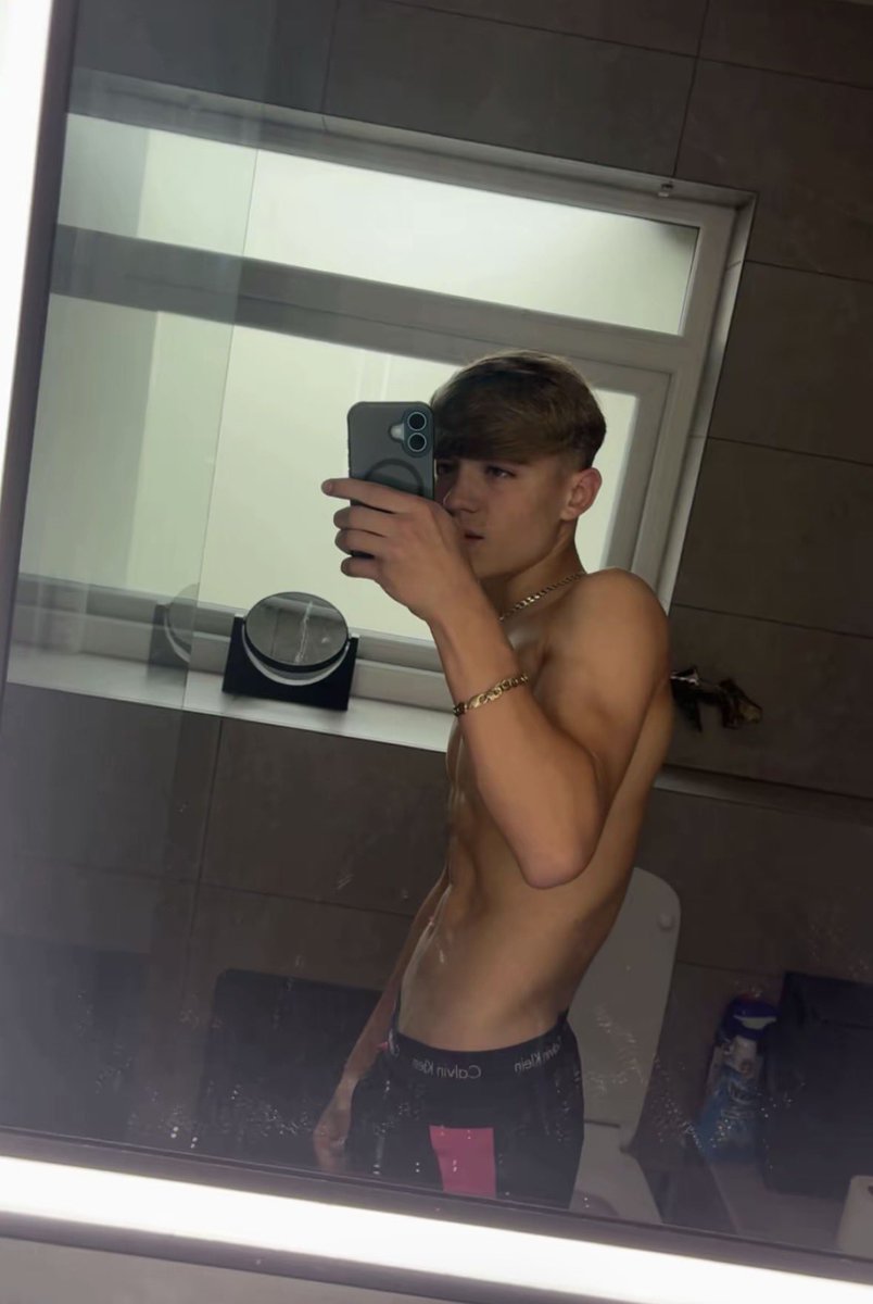 chavboy tweet media