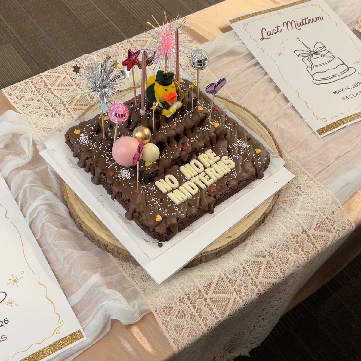 Repharmad4's tweet photo. فعاليات اخر ميدتيرم بالجامعة 🥺🩵 
احسني مو مستوعبة اني وصلت لهذا اليوم اخيرًا الحمدلله حمدًا كثيرًا طيبًا مباركًا فيه 🤍 https://t.co/PjFZQRRGTd