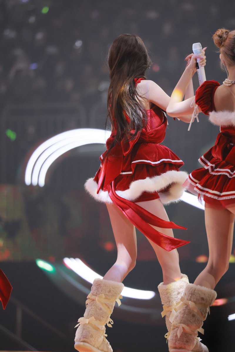 KpopDataShop's tweet photo. 251225 #Wonyoung Christmas 906 pics https://t.co/bfVihV8B6v