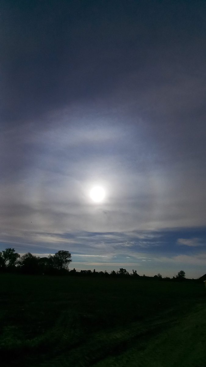 marcinskywarnpl's tweet photo. 14.05.2026
#MaleHalo czyli #Halo 22°. Do tego 2x #słoncepoboczne oraz #górnyłukstyczny 🤩 

#sundog #parhelion #sundogs #słońcapoboczne @MeteoprognozaPL @IMGWmeteo https://t.co/sSPV2VKxsR