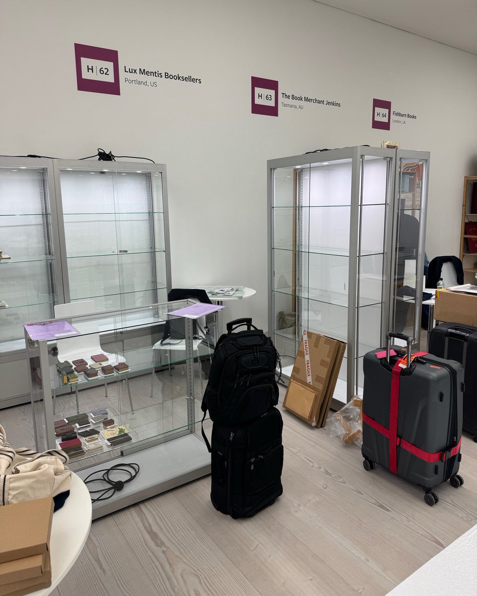 LuxMentis's tweet photo. Setup! @Firsts London
#FirstsLondon https://t.co/gZA1wB4og5