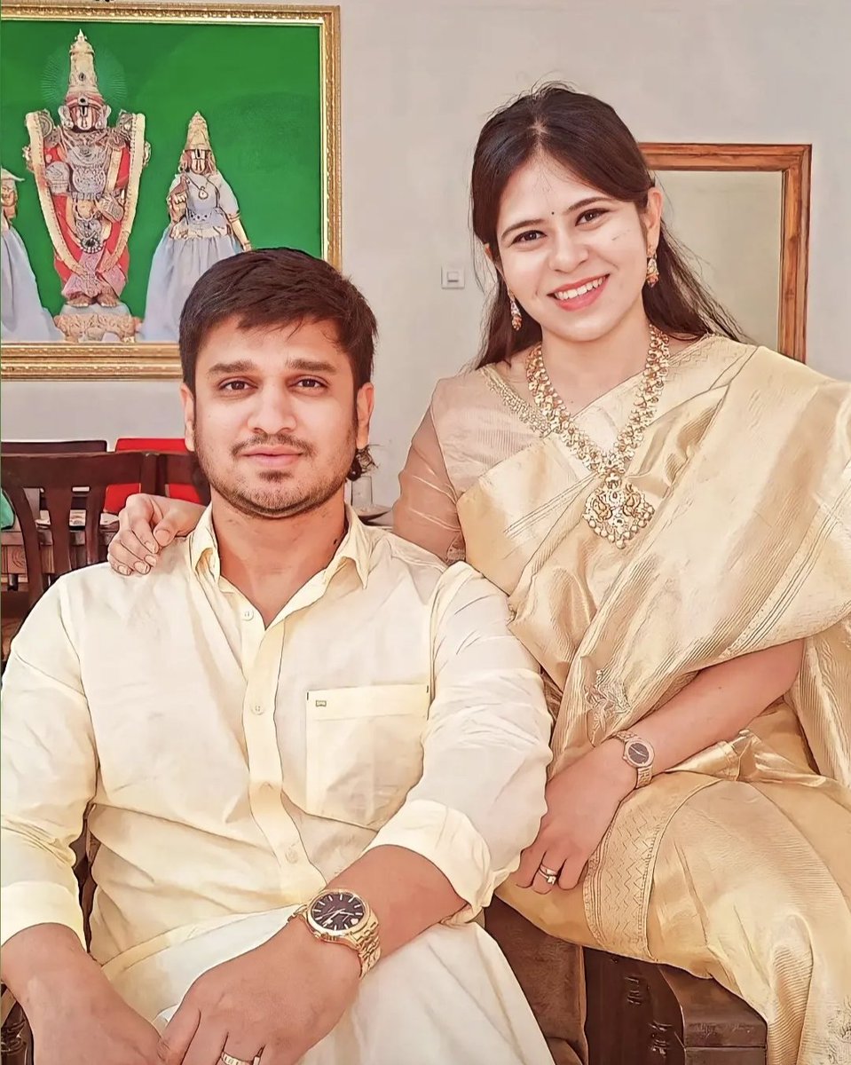Ethukelliii's tweet photo. Happy wedding anniversary anna @actor_Nikhil #NikhilSiddharth & #PallaviVarma 🤍❤️
#NikPal https://t.co/FN41Fi553F