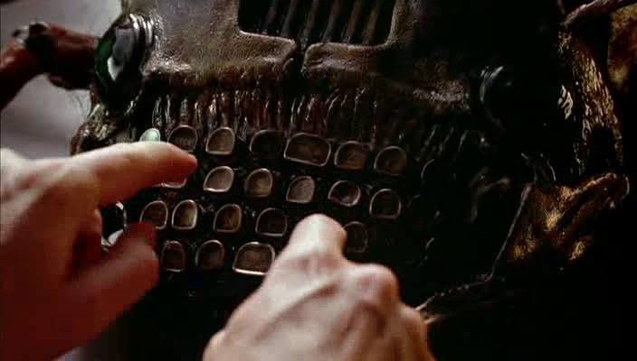 japonyagunluk's tweet photo. David Cronenberg’in “Naked Lunch” Daktiloları (1991) Daktiloların böceğe, kelimelerin halüsinasyona dönüştüğü; gerçeklikle paranoyanın birbirine karıştığı bir kâbus. William S. Burroughs’un dünyasını Cronenberg’in korkusuyla birleştiren film, sinemanın en tuhaf yapımlarından biri https://t.co/k0ExiOPYnx