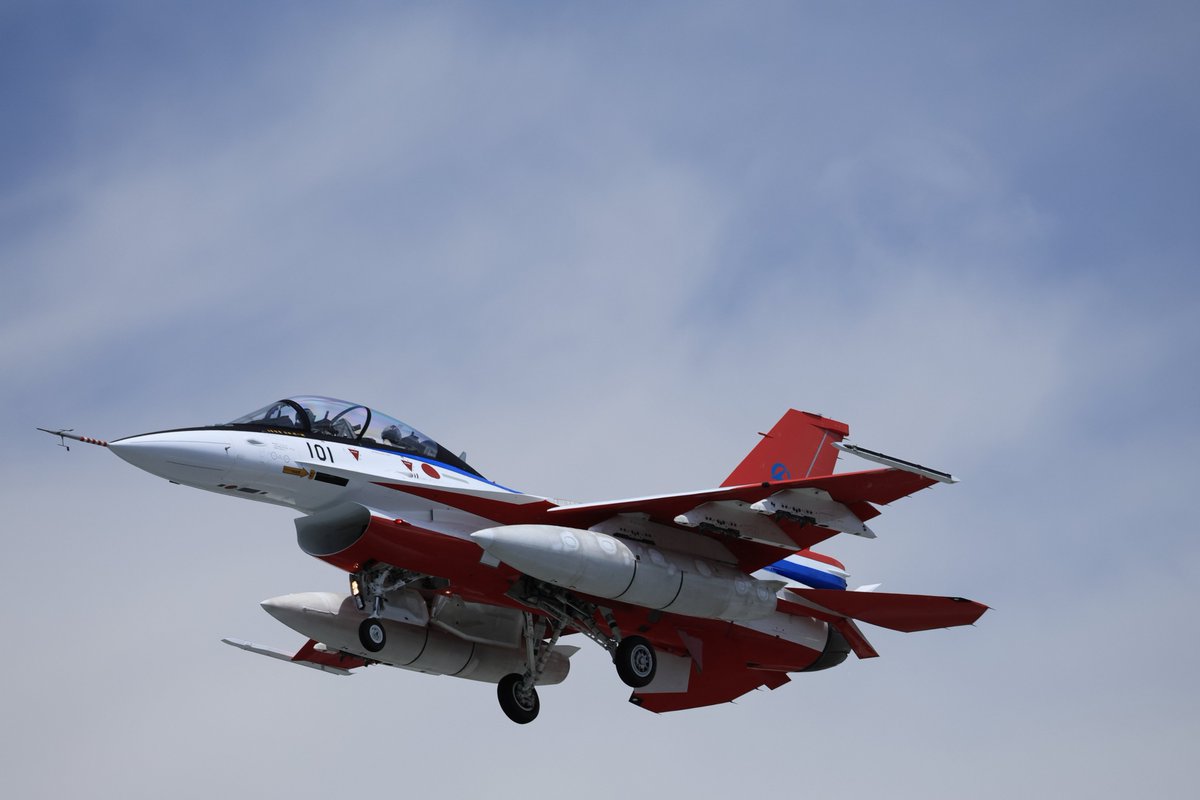 ryuukan96's tweet photo. #ファインダー越しの私の世界
#航空自衛隊岐阜基地
#F16B #F16A
33-8523
03-8105
63-8101
63-8102 https://t.co/qOX1vhuFva