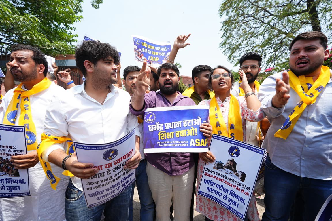 Saurabh_MLAgk's tweet photo. ASAP again protested at NTA centre against BJP Govt for NEET paper leaks https://t.co/LHBS76VKUf