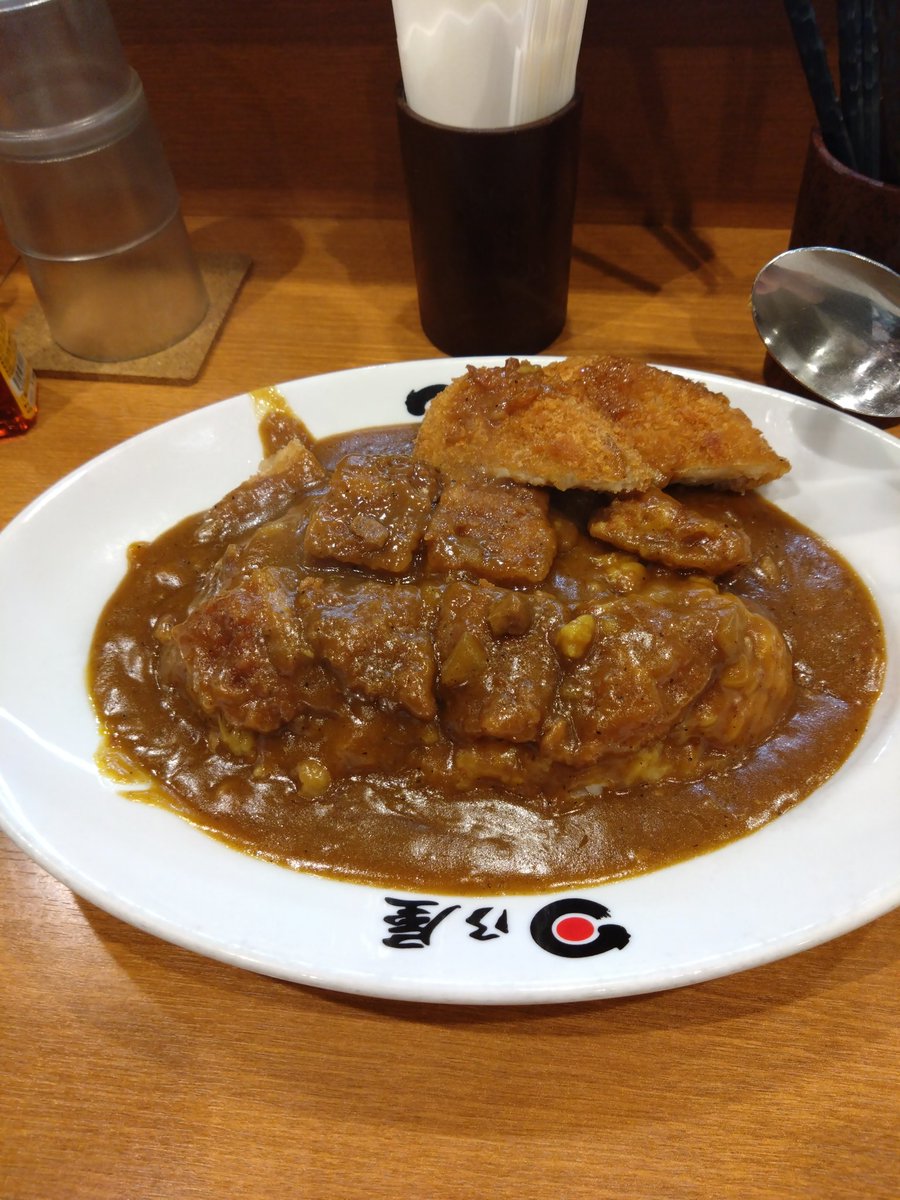 curry_marche's tweet photo. チェーン店のカレーでは #日之屋 が一番美味しいと思う
写真は名物カツカレー大盛コロッケトッピング https://t.co/pTpNaRpFDY