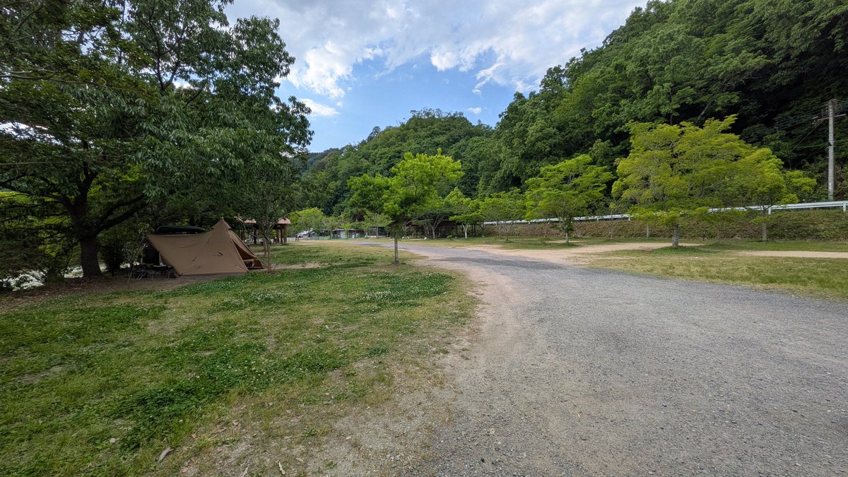 okamichi1129's tweet photo. 3年ぶりの完ソロ😆
前回は精進湖で豪雨でテント崩壊😵‍💫
吉野川の上流で人里離れですのでちょっと怖いかな😅
でも楽しみの気持ちのほうが勝ってます😄 https://t.co/nhhTc8B9te