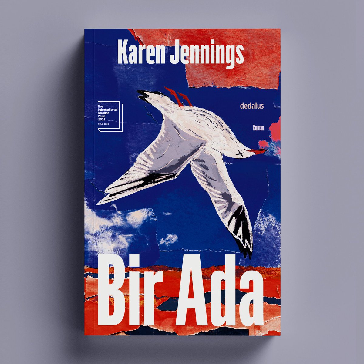 dedaluskitap's tweet photo. Bir yere ait olmak ne demektir ve bir evi kaybetmenin bedeli nedir? Karen Jennings, yalnızlık ile vicdan arasında sıkışmanın hikâyesini, sarsıcı ve derinlikli bir anlatımla okura sunuyor.
Bir Ada,  Elmira  Karayılanoğlu çevirisiyle Dedalus #modern'de.
https://t.co/kxJO4WdmDG https://t.co/mwm1AWyPO3