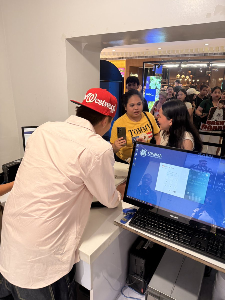 StarPopPH's tweet photo. HAPPENING NOW: @brentymanalo's live ticket selling here at SM North EDSA Skydome! Go here and buy your tickets from Brent himself!

🎟️ Get your tickets here: 
https://t.co/QQQq3iX1RP

#BrentManalo #LoverBoy #ABSCBNEvents #StarPopPH https://t.co/bu27gxDVPl