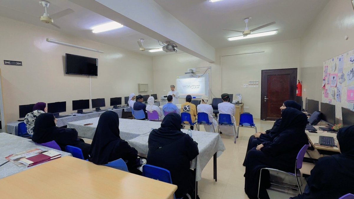 edugovbur7314's tweet photo. اجتماع مدير المدرسة الأستاذ #ماجد_المعمري ب #الهيئة_التعليمية استعداداً لامتحانات نهاية الفصل الداراسي الثاني للعام الدراسي ٢٠٢٥-٢٠٢٦ ، و مناقشة ضوابط إدارة الامتحانات ، و آلية العمل خلال الفترة القادمة ، و المستجدات التربوية الأخرى…
#تعلم_مستدام #تعليمية_البريمي #مدارس_البريمي https://t.co/xBI2ip3maL