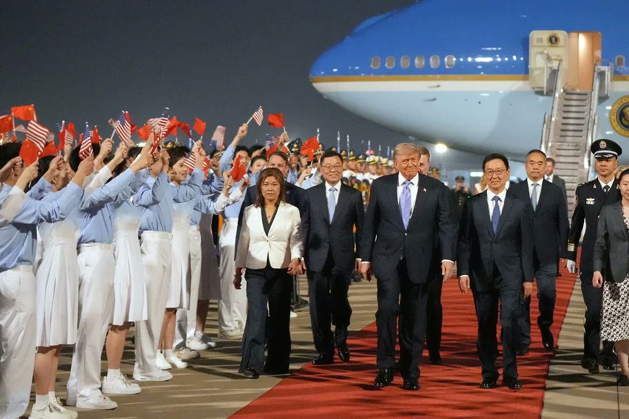 disclosed_live's tweet photo. Президент Трамп восстанавливает отношения с Китаем

Президент Трамп прибыл в Китай с государственным визитом, призванным устранить главные препятствия для развития отношений двух ведущих мировых экономик и сделать их соперничество управляемым. Перед… https://t.co/q5dw4dRkyt https://t.co/gyJhVfEyO7