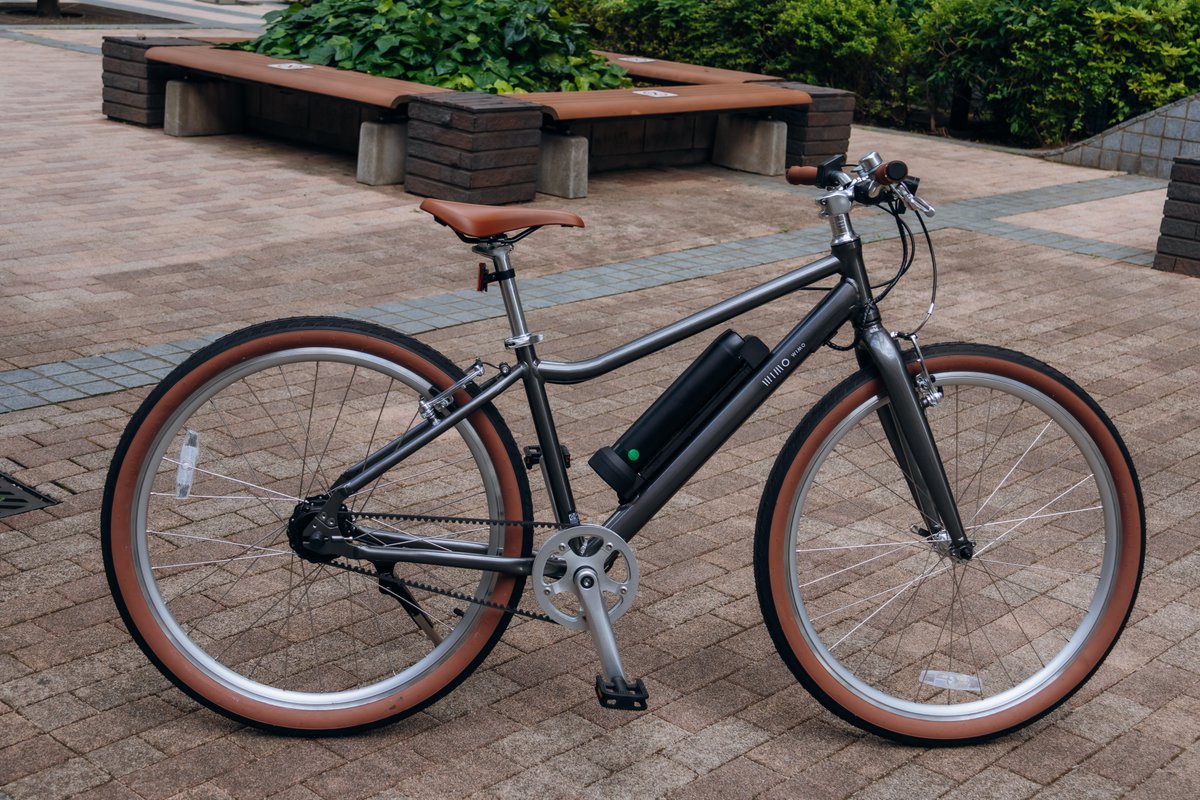 wimo_ebike's tweet photo. 電動アシスト自転車って、
女性が乗るイメージありませんか？

実は、
wimoには男性人気の高いモデルもあります。

「COOZY」は、
男女比がほぼ半々。

スタイリッシュなデザインと、
スポーティな走行感で人気です。

「URBAN BELT 650」は、
クロスバイクタイプの電動アシスト自転車。

あえてギアをなくした、
シンプルな操作感も特徴です。

通勤・通学距離が長い方や、
走りを楽しみたい方にもおすすめです。

#電動自転車 #クロスバイク #自転車通勤 #wimo
