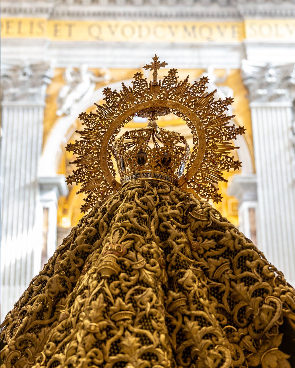 fauraalonso's tweet photo. Primer aniversario de Roma y como no, es JUEVES. 💚⚓

#CofradíasMLG https://t.co/1w7ZLENVy8