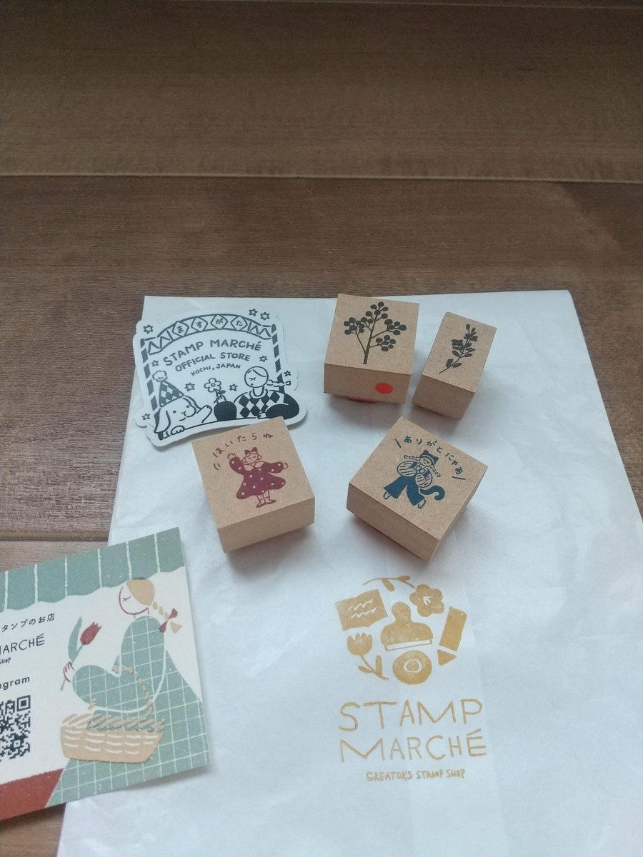 pen3penpen's tweet photo. ＊
#スタンプマルシェ さんの 直営店に行った時の
購入品と
「手帳スタンプmini」のカタログと
『スタンプ押し放題コーナー』で
実際にスタンプしたページ😊 

どんなスタンプがあるかなぁ～
どれ買おうかなぁ～って
カタログ見るのが楽しすぎます🥰

#手帳スタンプ 
#手帳の中身 https://t.co/glYIqN8eWe