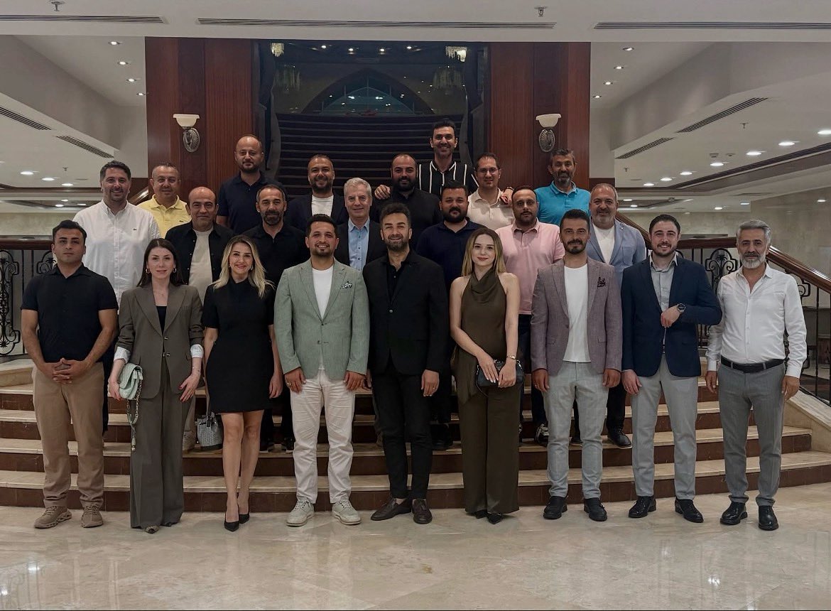 Batuhant43's tweet photo. SET grubunun 13.05.2026 tarihindeki 
 toplantısında; Antalya İç Mimarlar Odası Başkanı Sn.Güner Onaran ile “Simge Antalya Mimarlık Yarışması'nın" detayları konuşuldu. Sn.Onaran’ın SET grubuna bu projeyle ilgili desteği ve işbirliğinden dolayı kendisine teşekkür ederiz. https://t.co/NpzTXUHUIb