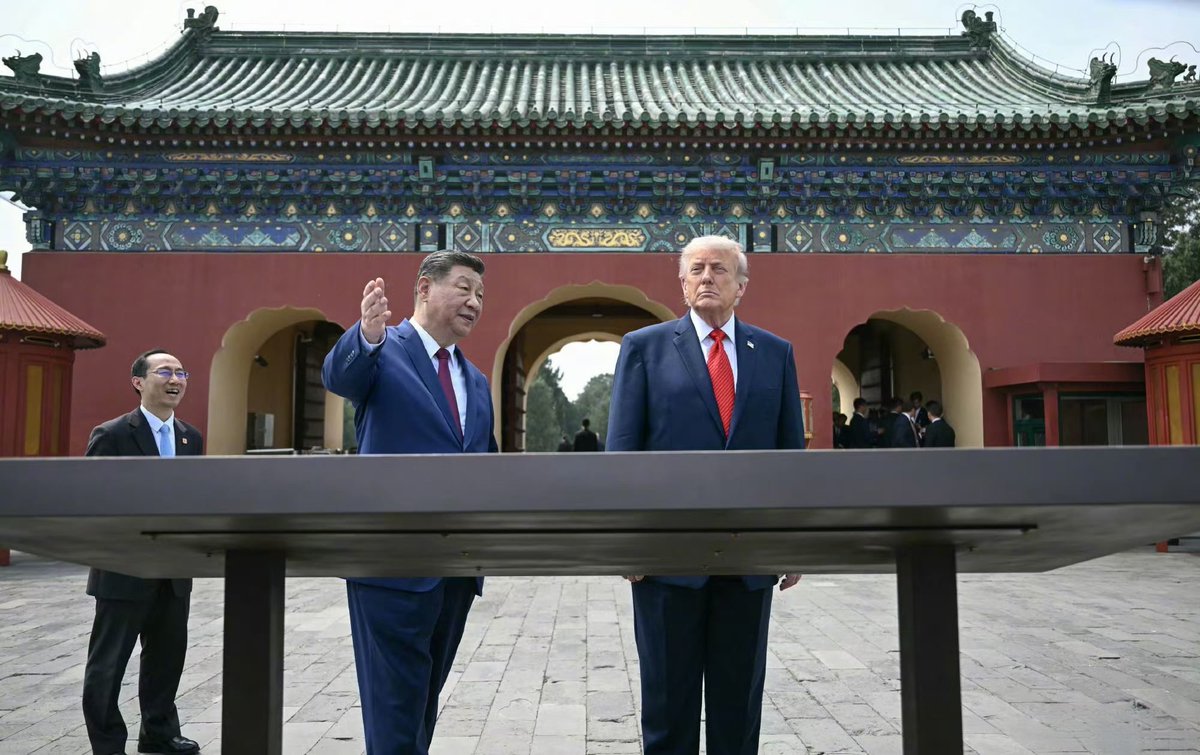 trumpchinese1's tweet photo. 由于媒体记者不被允许靠近，特朗普总统和习近平主席在天坛的进一步互动只有部分照片，而没有跟拍视频。 https://t.co/vkJ7iYb5gX