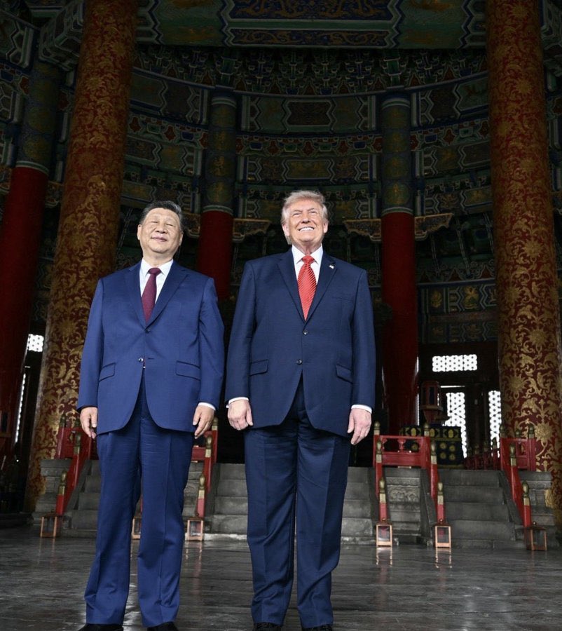 trumpchinese1's tweet photo. 由于媒体记者不被允许靠近，特朗普总统和习近平主席在天坛的进一步互动只有部分照片，而没有跟拍视频。 https://t.co/vkJ7iYb5gX