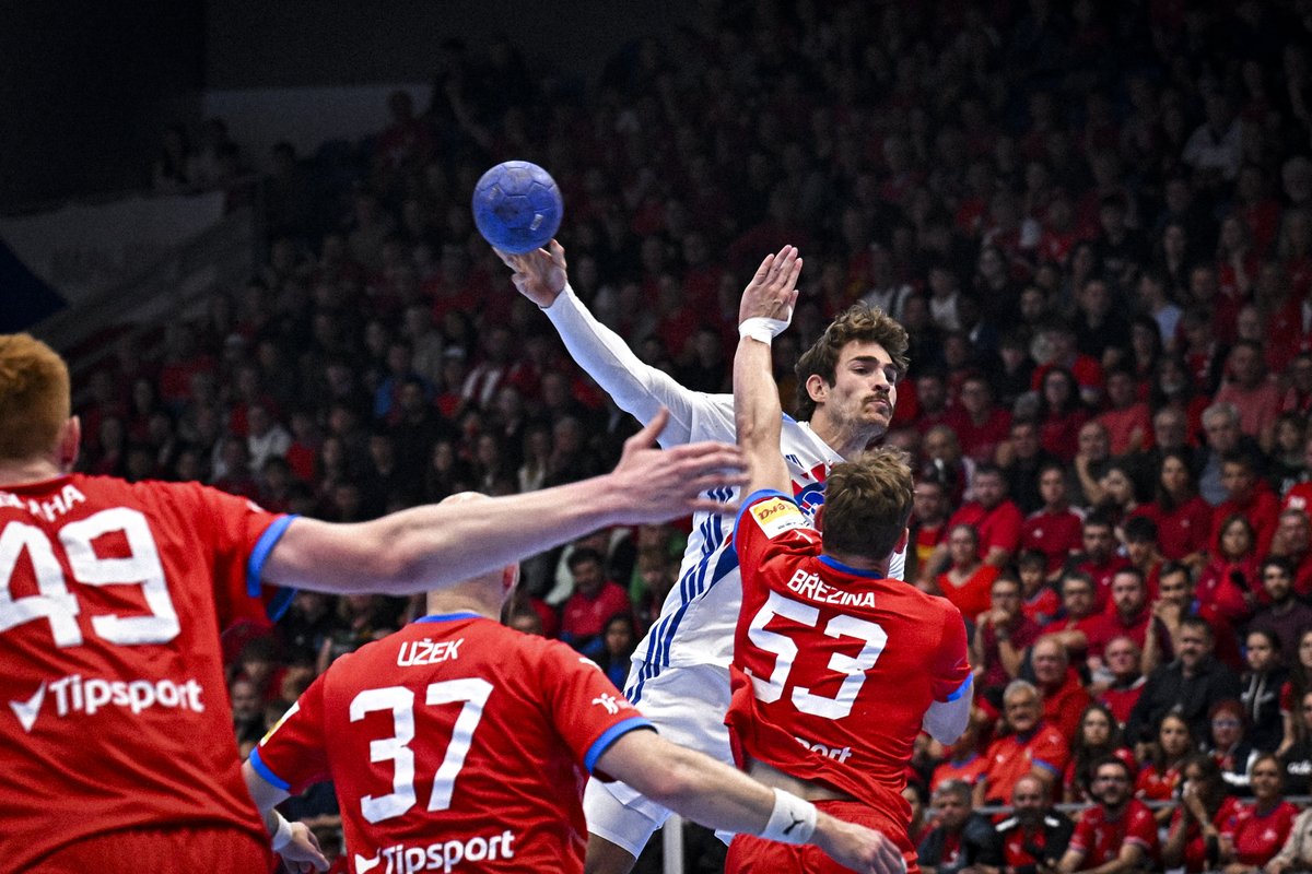FRAHandball's tweet photo. Retour en images sur la victoire des BLEUS face à la République tchèque 🇨🇿🇫🇷
#BleuetFier https://t.co/mwi3sraELq