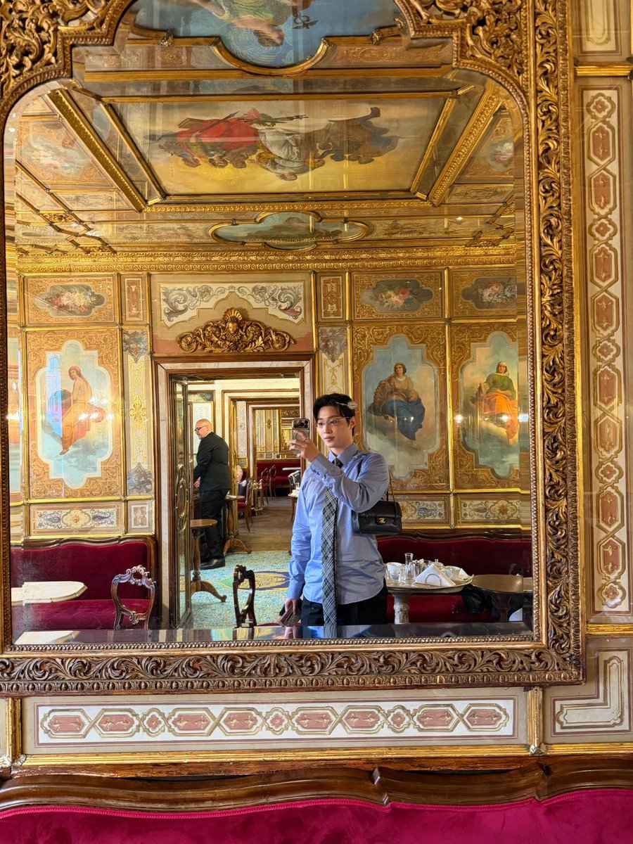 missfuuji's tweet photo. 世界最古のカフェ🇮🇹 https://t.co/NsABoCf1qF