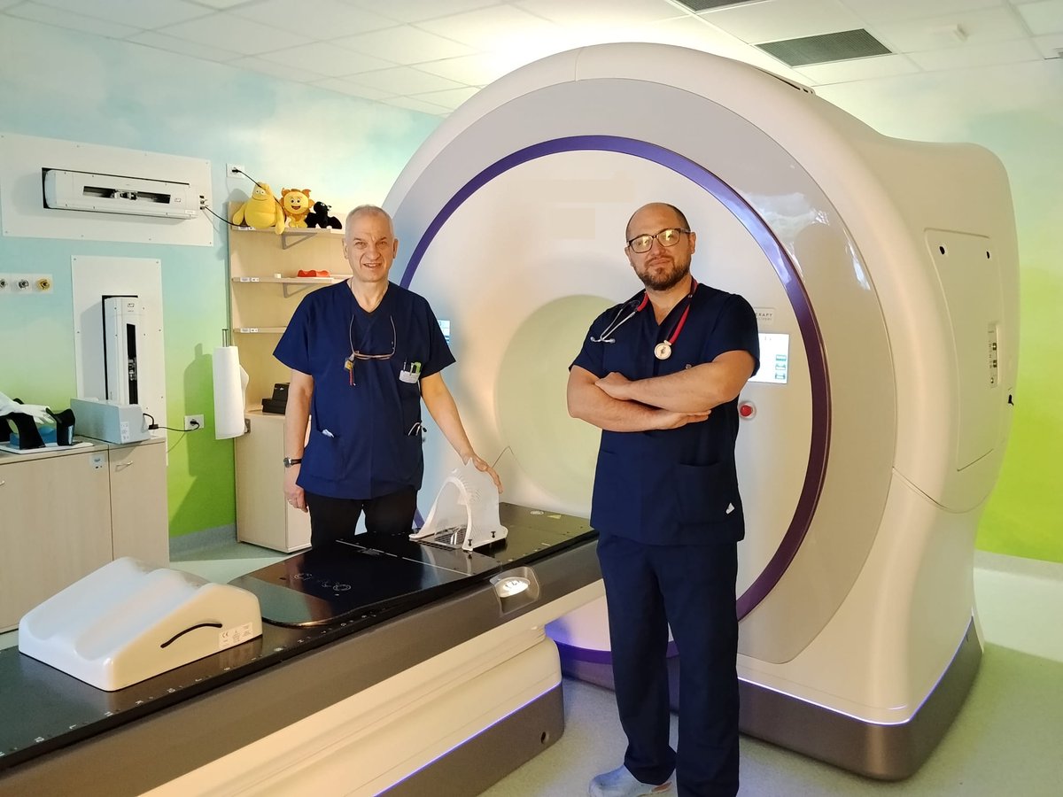 CroAviano's tweet photo. 😊 Importante intervento ottenuto grazie alla collaborazione tra la Chirurgia toracica di ASUFC e l'Oncologia radioterapica del CRO di Aviano, che ha consentito di rimuovere un tumore raro di quattro chili dal torace di un paziente.
Scopri di più 👉 https://t.co/G8aSSi7zsv https://t.co/chcPspMzBS