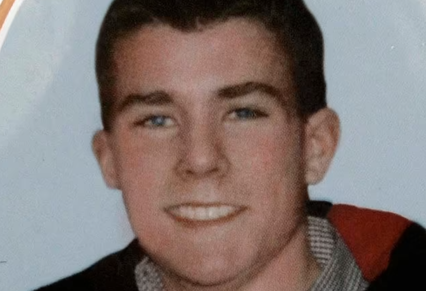 NewScotProfiles's tweet photo. In 2004, Kriss Donald was abducted from Kenmure Street, tortured, and murdered in a racially motivated way by Pakistanis

In 2021, two 'New Scots' were prevented from being deported by mob rule on Kenmure Street.

In 2026, people only talk about the latter. Never forget. https://t.co/D3cm1NnGX5
