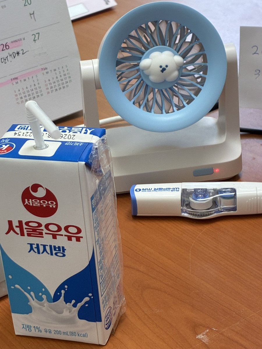 윤 tweet media