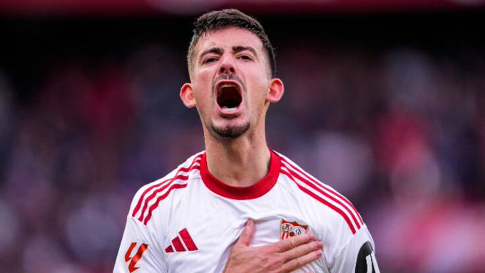 garcimur79's tweet photo. El nuevo proyecto 26/27 todo lo que no sea que este tio sea nuestro capitan sera un error. La base de ese equipo tiene que ser los kike Salas, Castrin ,Oso .... https://t.co/wzhrxC2juB