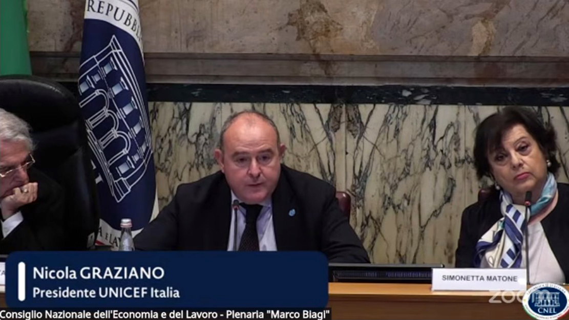 UNICEF_Italia's tweet photo. "Per il superamento degli ICAM e il potenziamento delle case-famiglia: oggi 20 casi in Italia, ma anche un solo bambino in #carcere è troppo".

Le parole del Presidente UNICEF Italia Nicola Graziano al convegno @cnel_it su minorenni in carcere con le madri. https://t.co/9MzudRVm5d