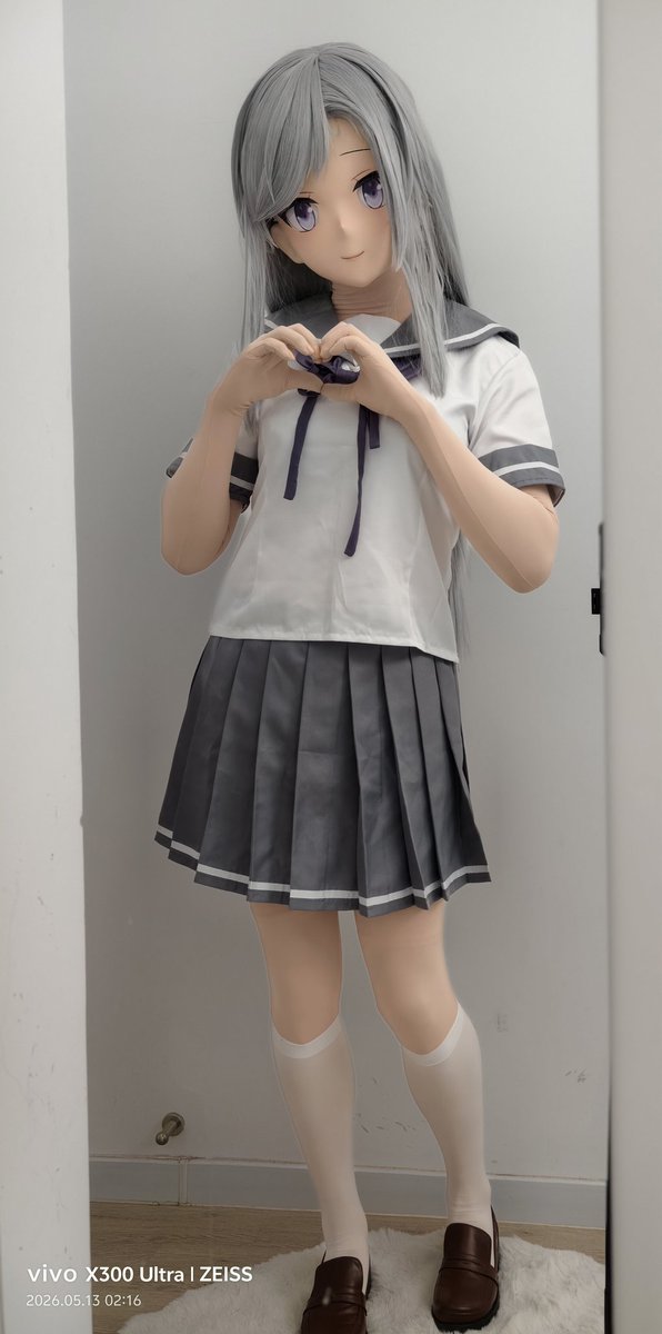 Adago996's tweet photo. 久违（？）的狭雾常规立绘又来啦～
提督好久不见，天气热了，狭雾又把水手服穿出来啦～来抱抱

p.s. 福至心灵调整了下海绵，视线比之前正了一些的感觉，动作也似乎萌了一丝丝，嘿嘿～
#kigurumi #着ぐるみ #Cosplay #艦これ https://t.co/8hwtYxzxxh