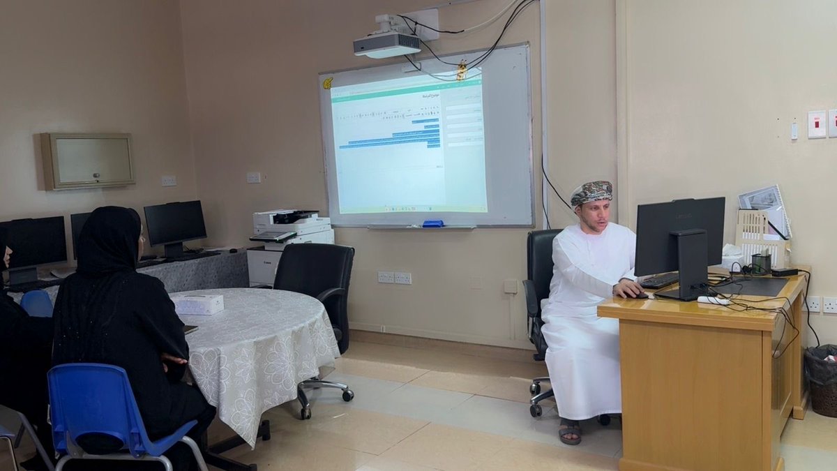edugovbur7314's tweet photo. قدّم الأستاذ #ماجد_المعمري مدير المدرسة ورشة تدريبية لإدارة المدرسة حول نظام المراسلات و نوافذ البوابة التعليمية..
#مدارس_البريمي #تعليمية_البريمي #تعلم_مستدام https://t.co/ilFORuxVEE