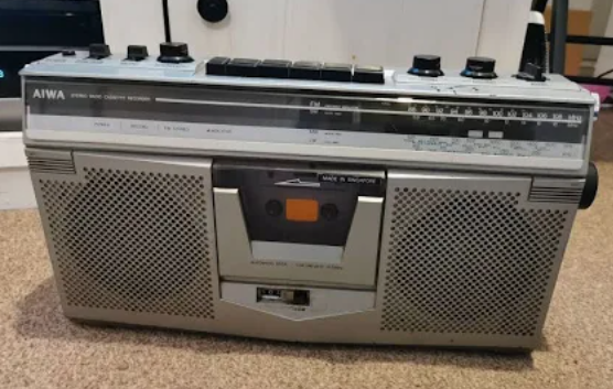 RetroCharts's tweet photo. Shhh, don't tell anyone but I might've used one of these to tape the charts back in 1981! 😉
#Top40 #Radio1 #Top40Charts #AIWA 
https://t.co/lr0leVs4qw https://t.co/3OWKg2G0tZ