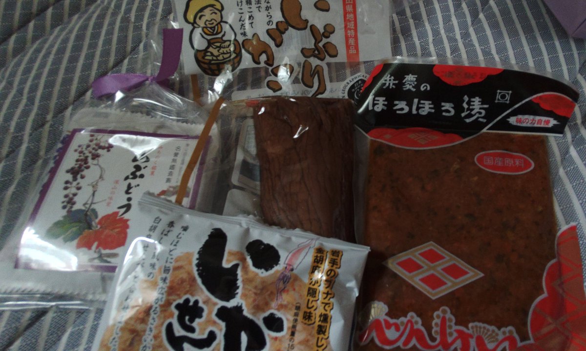 MITUDON's tweet photo. そして駅の東北フェアに捕まるなど。イベント直後にコレは耐えられない。 https://t.co/hN6zO0wxma