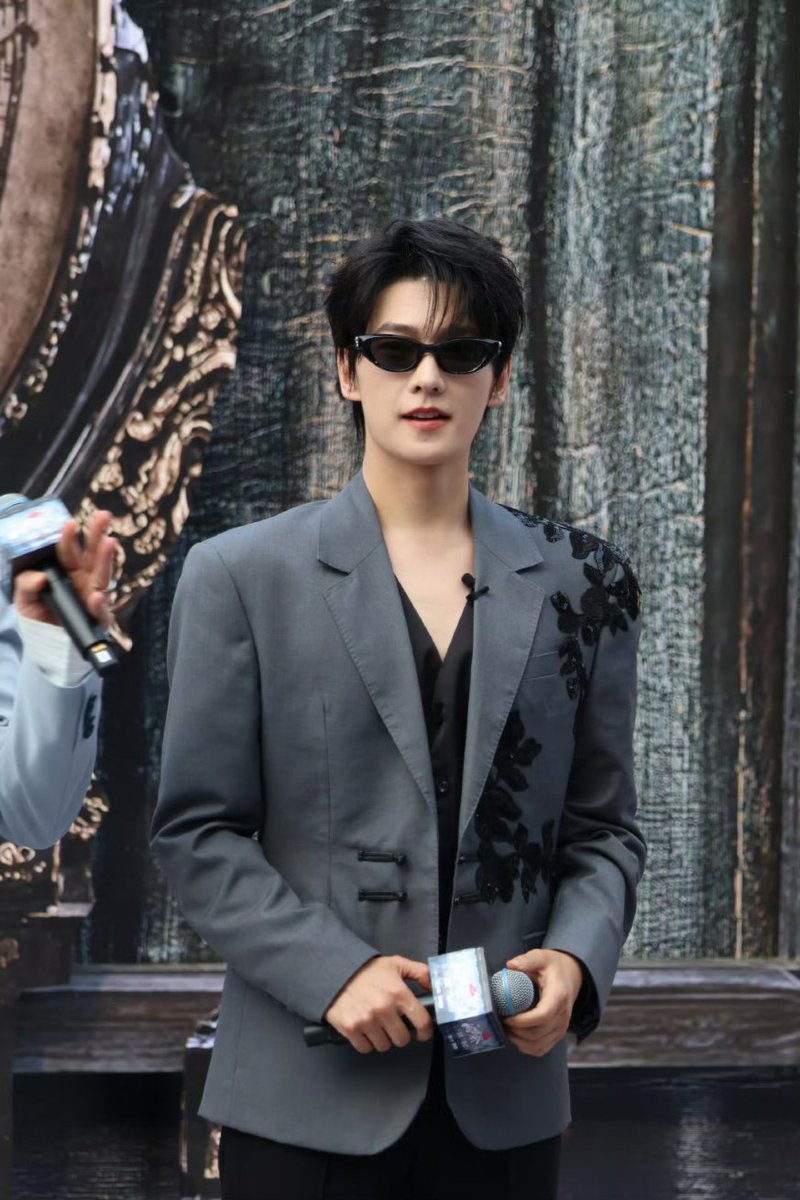 yangyang_tweets's tweet photo. #ZhanZhaoAdventures promotional event in Qingming riverside landscape garden, Kaifeng - Meet &amp; Greet🖤

© 宠洋姐姐们

#杨洋 #YangYang #YangYang杨洋 #雨霖铃 https://t.co/2IGSBghefY