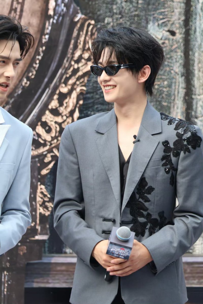 yangyang_tweets's tweet photo. #ZhanZhaoAdventures promotional event in Qingming riverside landscape garden, Kaifeng - Meet &amp; Greet🖤

© 宠洋姐姐们

#杨洋 #YangYang #YangYang杨洋 #雨霖铃 https://t.co/2IGSBghefY