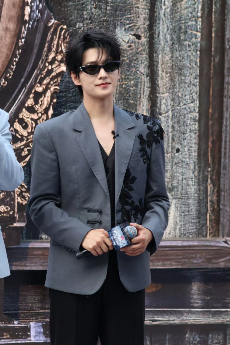 yangyang_tweets's tweet photo. #ZhanZhaoAdventures promotional event in Qingming riverside landscape garden, Kaifeng - Meet &amp; Greet🖤

© 宠洋姐姐们

#杨洋 #YangYang #YangYang杨洋 #雨霖铃 https://t.co/2IGSBghefY