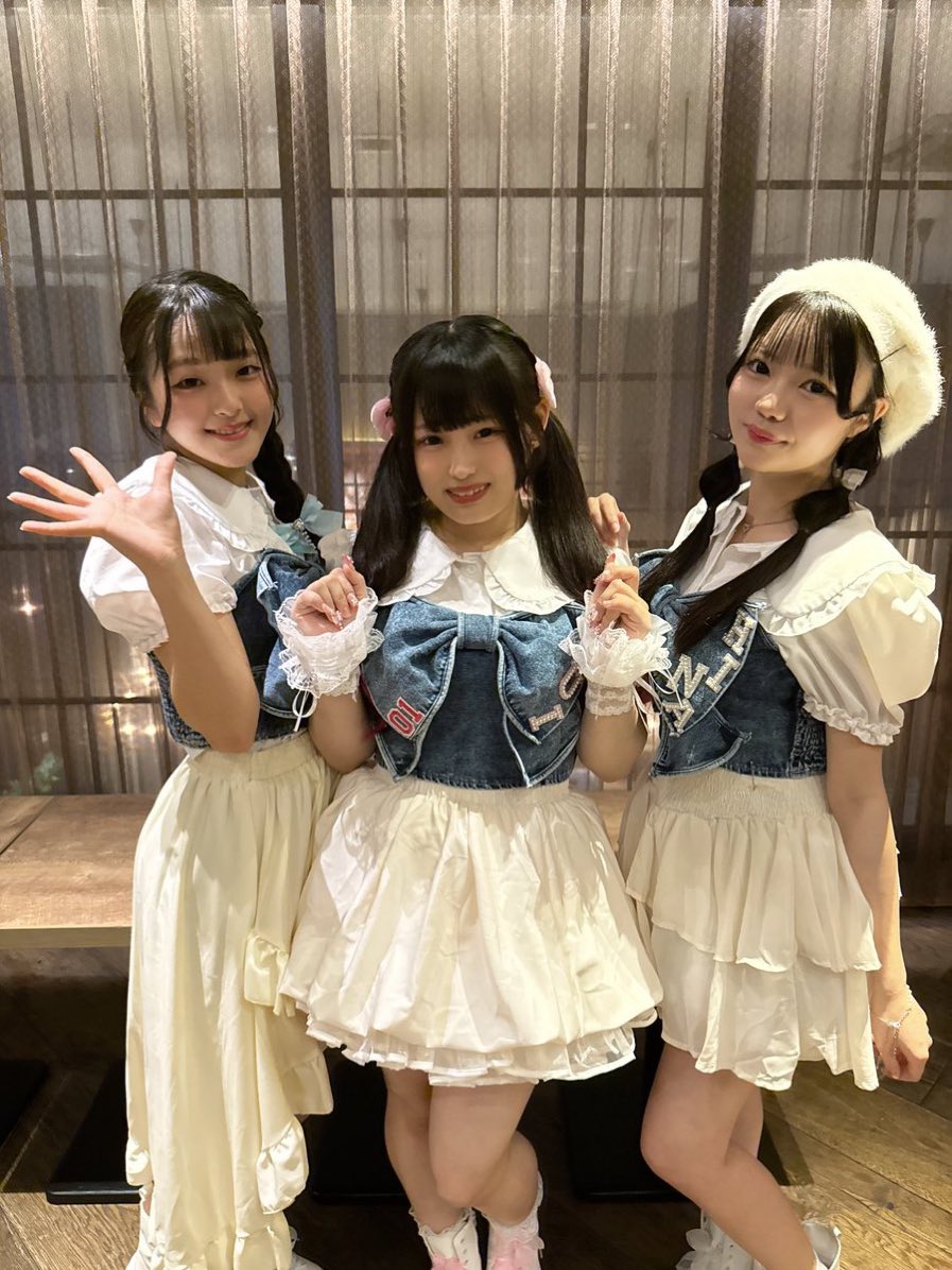 Refive_5enter's tweet photo. 【Re:fiveワンマンLIVE】

5月17日(日曜日)
天草スタジオ5

13:00開場  13:30開演

スタジオ5ならではの、ゆるーい時間をお楽しみくださいませ！ https://t.co/EQmVKElw4J