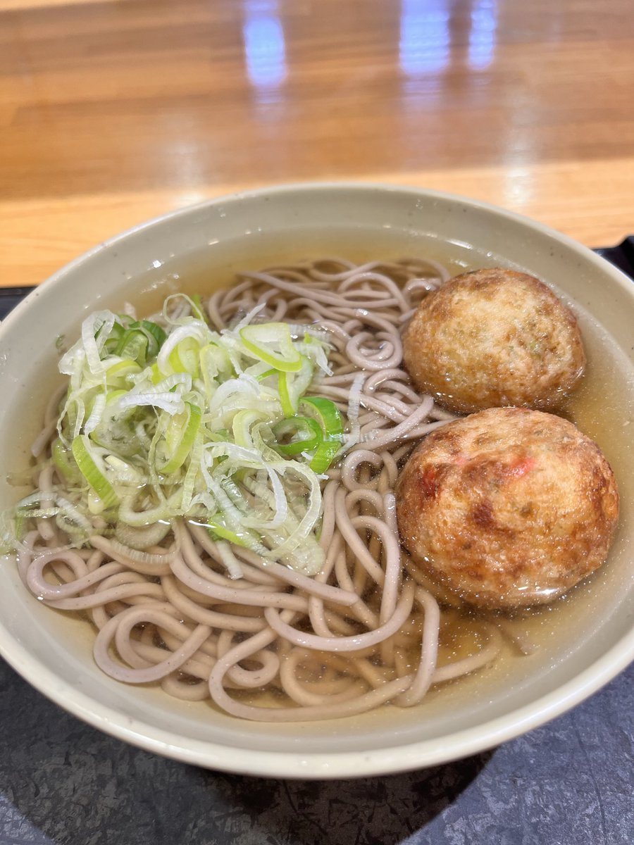 umauma0073's tweet photo. 道の駅高岡にて銀だこが入ったそばを食べる。明石焼きみたいな感じで美味しいかったがなぜ高岡で銀だこが入ったそばがあるのか謎 https://t.co/c8dmYeUbPX